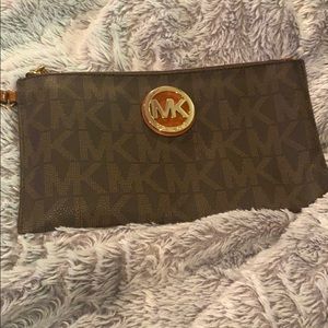Michael KORS wristlet